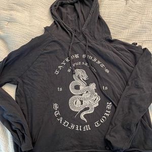 Taylor Swift reputation tour Top